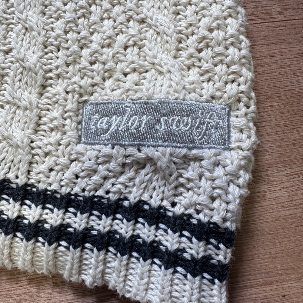 Taylor Swift Folklore Cardigan Cream Cable Knit Star Patch Official Merch XS/S - Picture 2 of 8